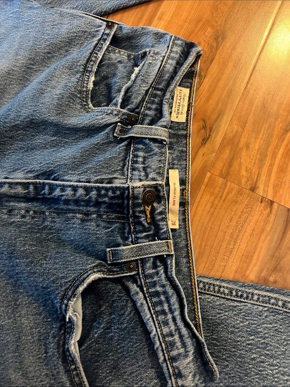 Women's Levi’s 28 x30 flare 70s  Jeans  7 Mid Blue Denim - Picture 2 of 6
